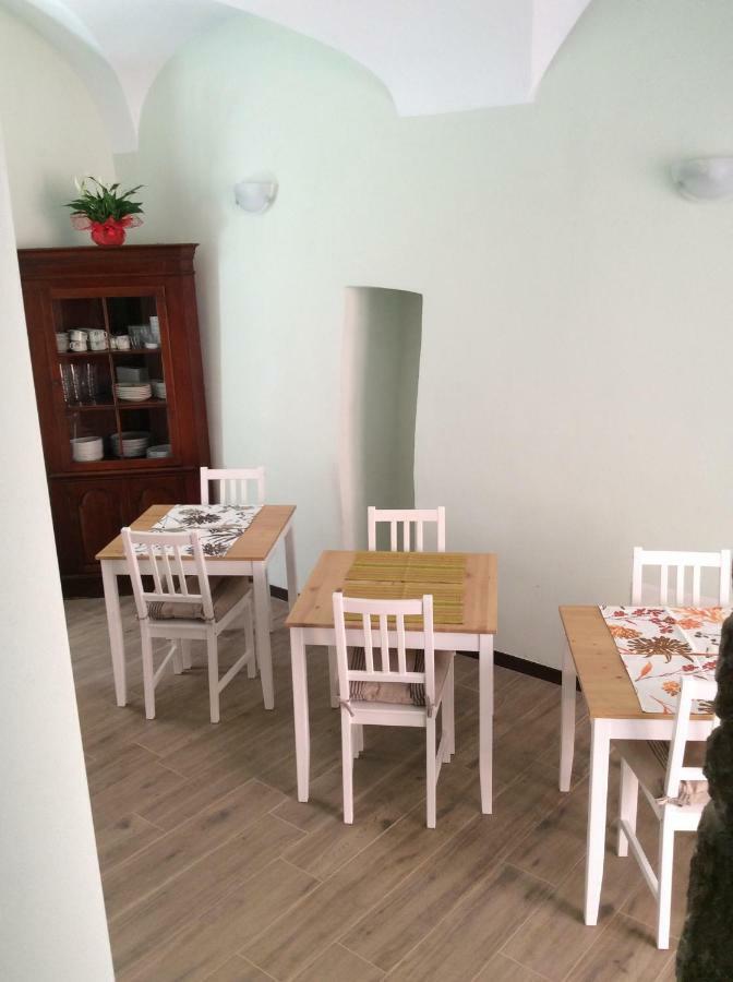 Bomarosa B&B Bosa Bagian luar foto