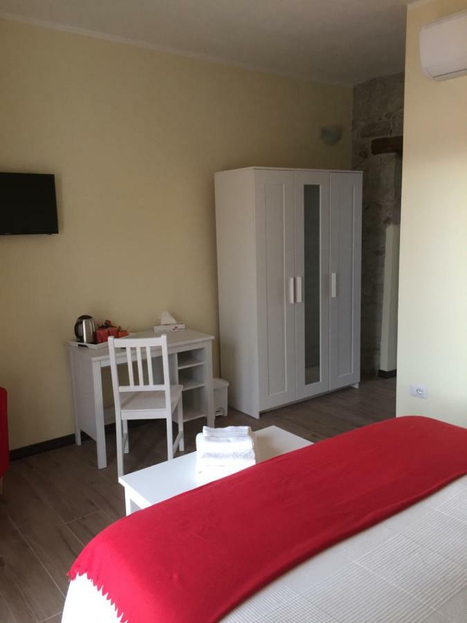 Bomarosa B&B Bosa Bagian luar foto