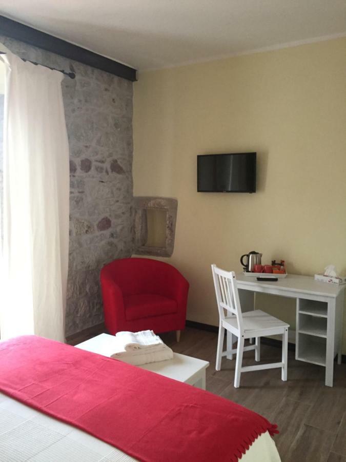 Bomarosa B&B Bosa Bagian luar foto