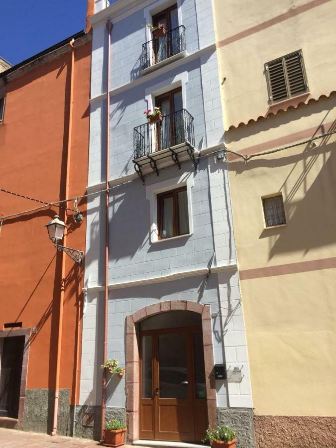 Bomarosa B&B Bosa Bagian luar foto