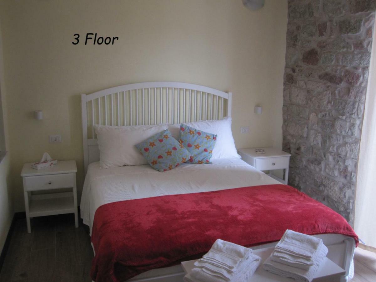 Bomarosa B&B Bosa Bagian luar foto